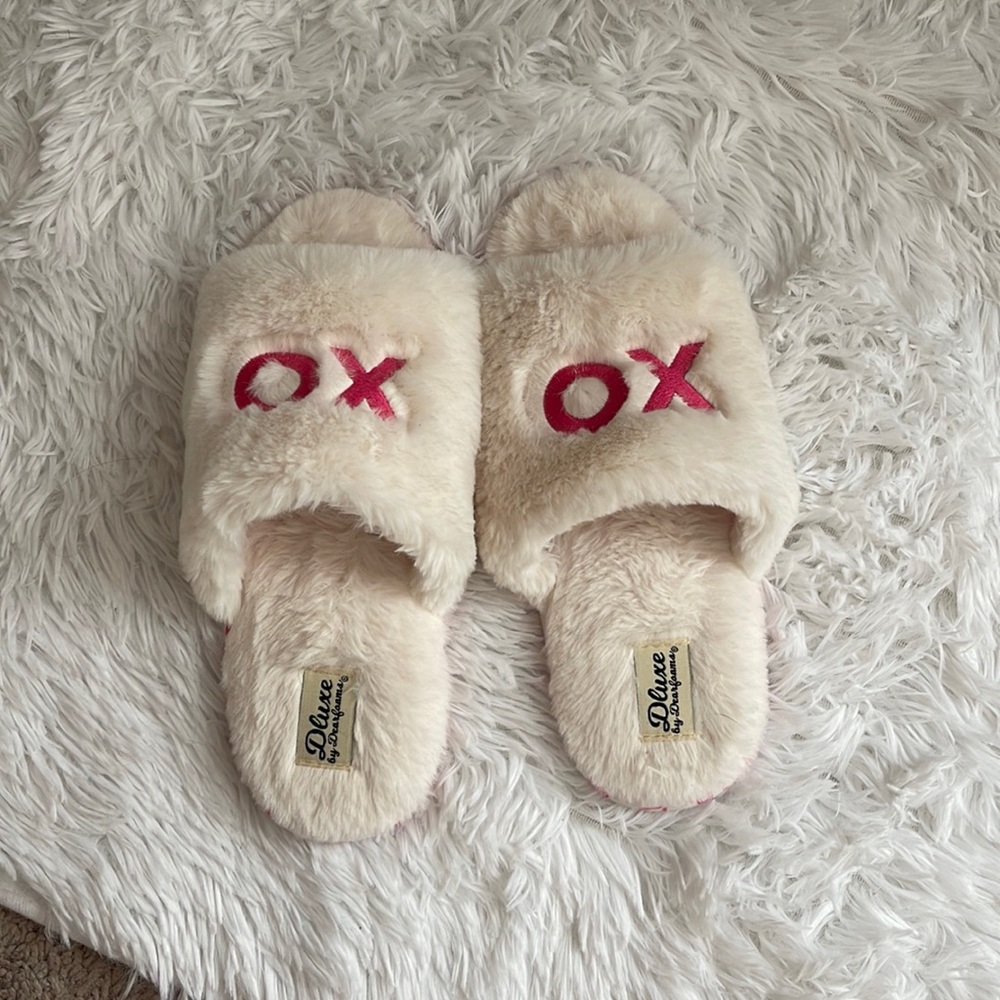 XOXO SLIPPERS - NEVER WORN
